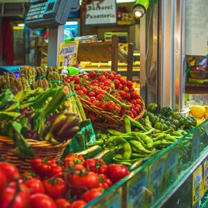 野菜が並ぶ市場